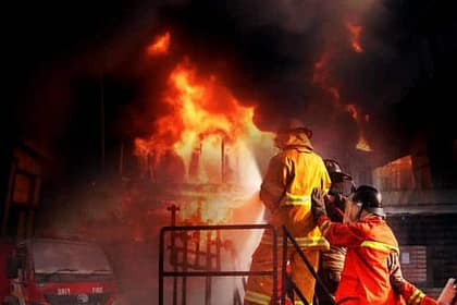 Massive Fire Erupts in Mukherjee Nagar Girls' PG, Delhi; 35 Girls Safely Evacuated